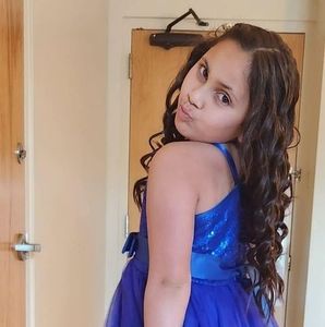 Meet your Posher, Emiliany zoe